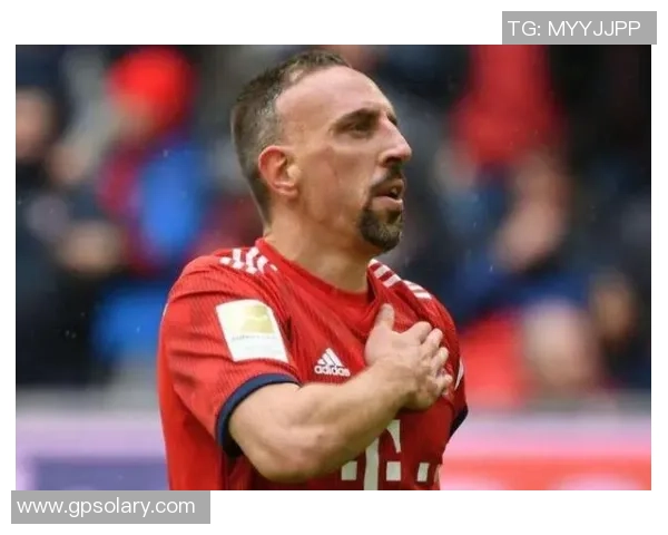 里贝里重返米兰训练基地与球迷互动官方社交媒体热情欢迎他回归